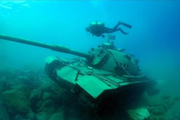 У Середземному морі біля берегів Туреччини затопили танк