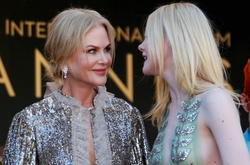 Учительница и ученица. Юная Эль Фенниг в соблазнительном платье затмила Николь Кидман