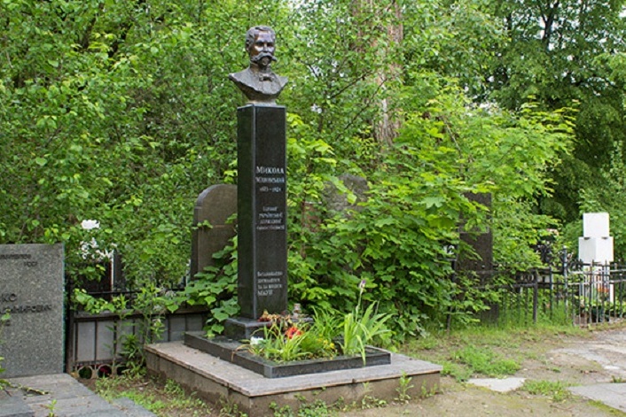 З Байкового кладовища у столиці вкрали погруддя Миколи Міхновського