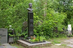 З Байкового кладовища у столиці вкрали погруддя Миколи Міхновського