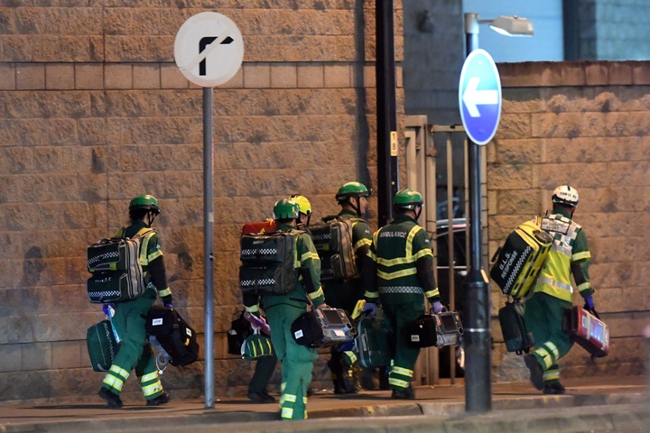 Поліція розглядає інцидент на стадіоні в Манчестері як можливий теракт