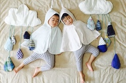 Креативна мама. Японка робить неймовірно милі знімки своїх двійнят