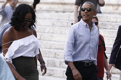 Голі плечі та відвертий топ. Новий образ Мішель Обами вразив її прихильників