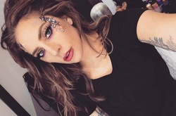 Леди Гага готовит еду топлес