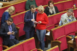 Депутати на засіданні Верховної Ради