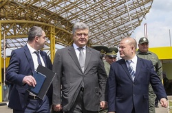 Підготовка до безвізу: Порошенко доручив відновити пропуск авто на пункті пропуску «Ягодин»