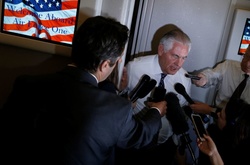  Рекс Тіллерсон у розмові з журналістами у президентському літаку повторив умови можливого повернення Росії до «Групи семи» 