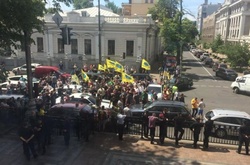 Власники авто з єврономерами мітингували біля Ради проти сплати 2 євро на день