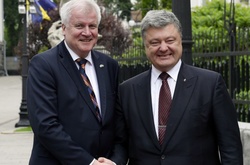  Прем&rsquo;єр-міністр Баварії Хорст Зеєхофер та президент України Петро Порошенко 