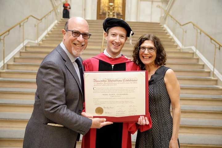 Марк Цукерберг отримав диплом про вищу освіту