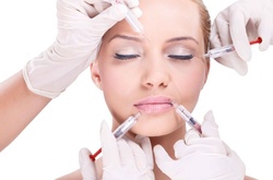 С широко открытыми глазами: как выглядят знаменитости после блефаропластики