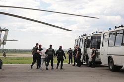  23 підозрюваних податківців вертольотами доставили до Києва 