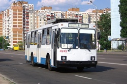 Громадський транспорт, який працює на Троєщині та Оболоні, змінить графік роботи