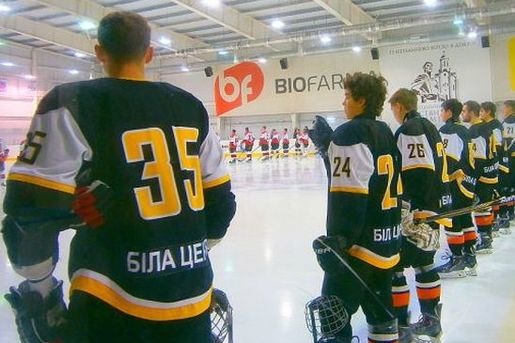 В чемпіонаті України з хокею залишилося дві команди
