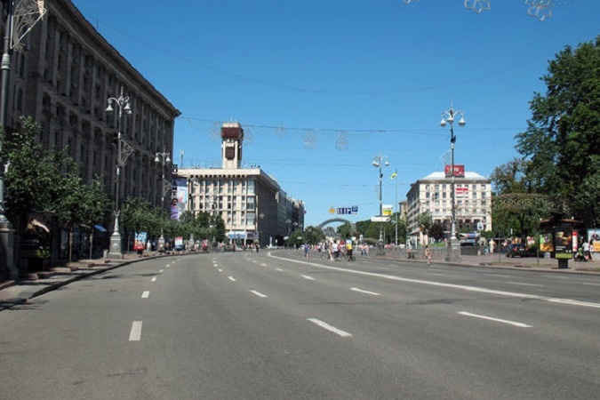 До уваги водіїв: у центрі Києва перекрили рух транспорту 