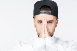 Монатик признался, что на новогоднем корпоративе заказчик разбил ему лицо