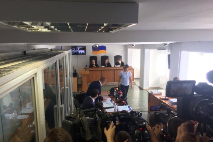 Захист Януковича вимагає від Луценка з’явитися в суд