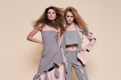 Новый тренд украинской моды: платья и юбки с разрезами