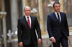 Макрон зустрівся у Парижі з Путіним&nbsp;