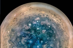 Облетая Юпитер, станция «Юнона» сделала фотографии, из которых создали зрелищное видео