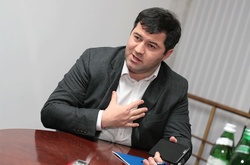 Детективи НАБУ до завтра вирішать, чи відпускати Насірова до США