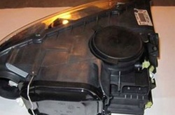 У Києві правоохоронці затримали злочинця, який вкрав фари у позашляховика