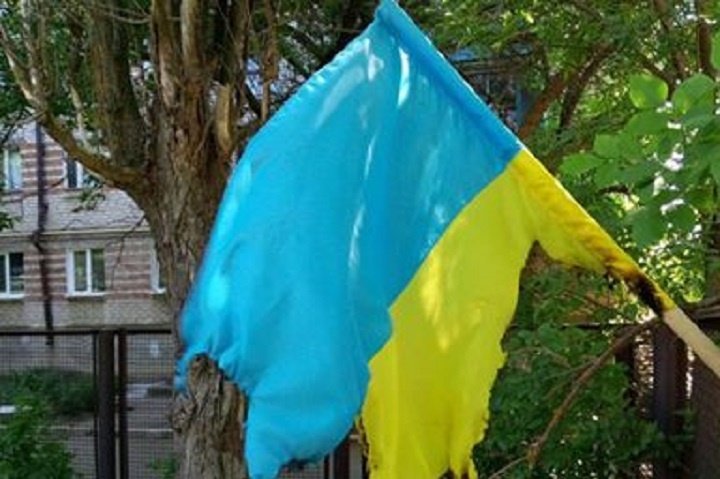 Вандали у Бердянську підпалили прапор