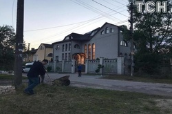 Біля будинку Любомира Гузара вже тривають роботи