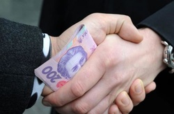 На Київщині чиновник Держгеокадастру погорів на хабарі