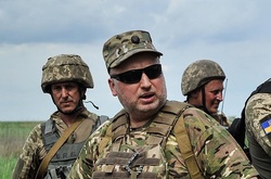  Олександр Турчинов відвідав&nbsp;Мар'їнку та Красногорівку 
 Фото: Фейсбук Олександра Турчинова&nbsp; 
  