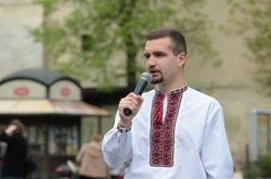 У націоналіста Білецького пояснили, чому його партія веде свою сторінку у російській соцмережі