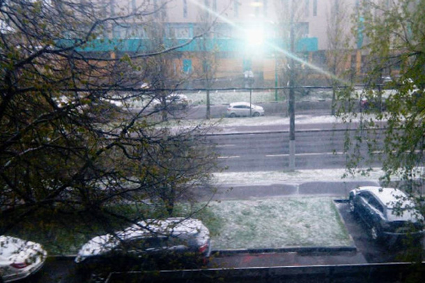 Після смертоносного урагану у Москві випав сніг