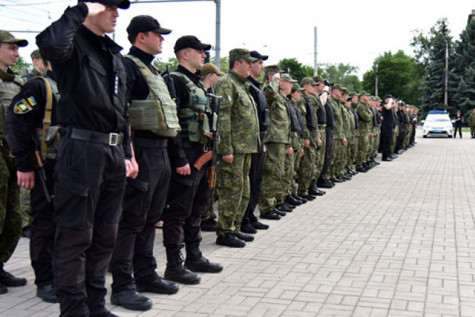 На Донеччині поліція перейшла на посилений режим служби