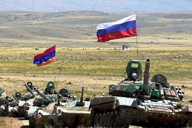 Росія перекинула в окупований Крим 60 тисяч своїх військових 