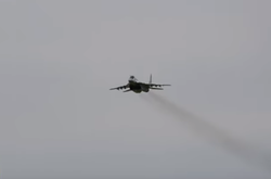 Видовищні навчання курсантів-льотчиків на винищувачах. Опубліковано відео