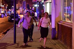 Люди тікають з місця інциденту