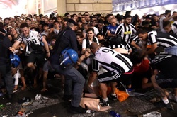 Паніка під час перегляду футбольного матчу в Італії: понад 200 осіб травмовано 