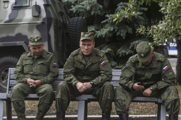 Військовим РФ на Донбасі мало платять і вони тікають з армії, - розвідка