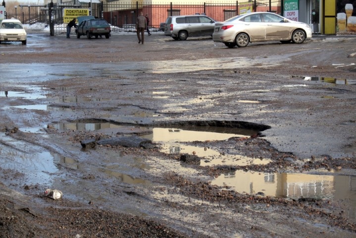 У владі захопленого Сімферополя визнають: грошей на ремонт доріг немає