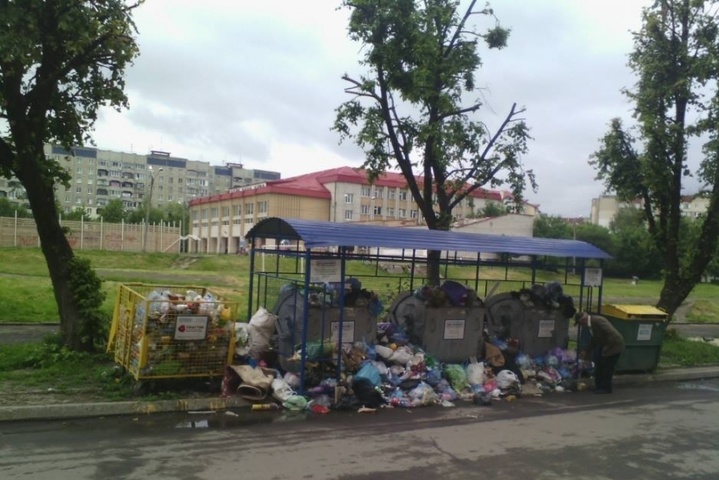 Львів на третину залишається завалений сміттям