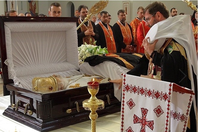 Предстоятель УКГЦ Святослав Шевчук прощається із Блаженнішим Любомиром Гузаром - УГКЦ проголосила кардинала Гузара всенародним молільником за мир в Україні
