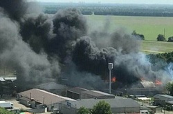 Під Києвом масштабна пожежа: у Броварах горять склади