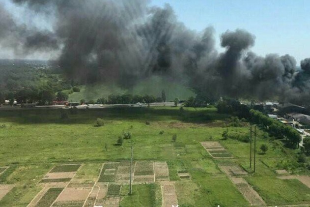 В поліції назвали ймовірну причину пожежі на складах у Броварах