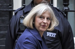 Терезу Мей закликали піти у відставку