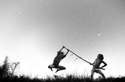 Зворушливі фото безтурботного дитинства від батька шістьох дітлахів