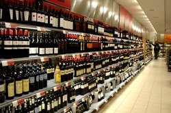 Відсьогодні у Києві має відновитись нічна торгівля алкоголем