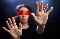 Испанка 28 лет прикидывалась незрячей, чтобы не общаться со знакомыми