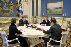 Зустріч Петра Порошенка з Оленою Зеркаль та Андрієм Коболєвим