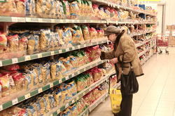 Падіння доходів: українці стали обирати продукти за ціною, а не якістю 