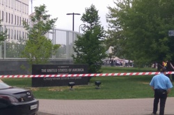 Поліція «прочісує» парки біля посольства США у Києві в пошуках терориста 